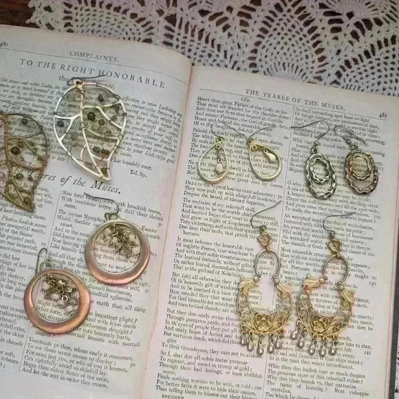 Vintage set  of 5 goldtone drop dangle earrings - Picture 1 of 12